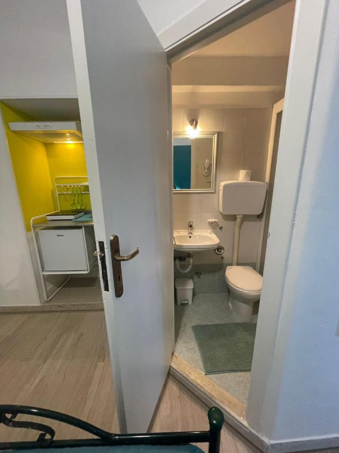 Double Room Private Bathroom