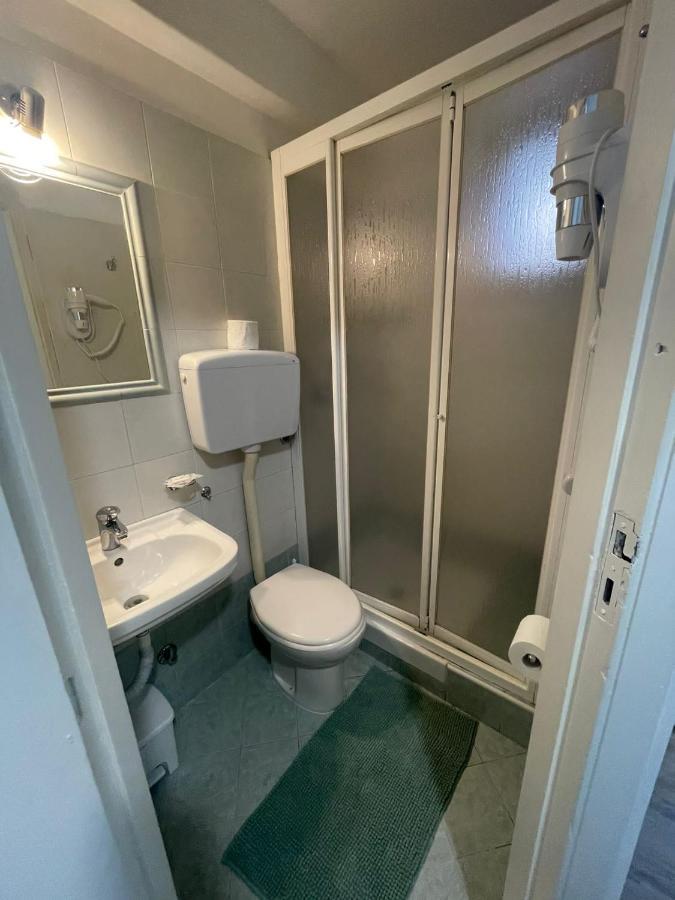 Double Room Private Bathroom