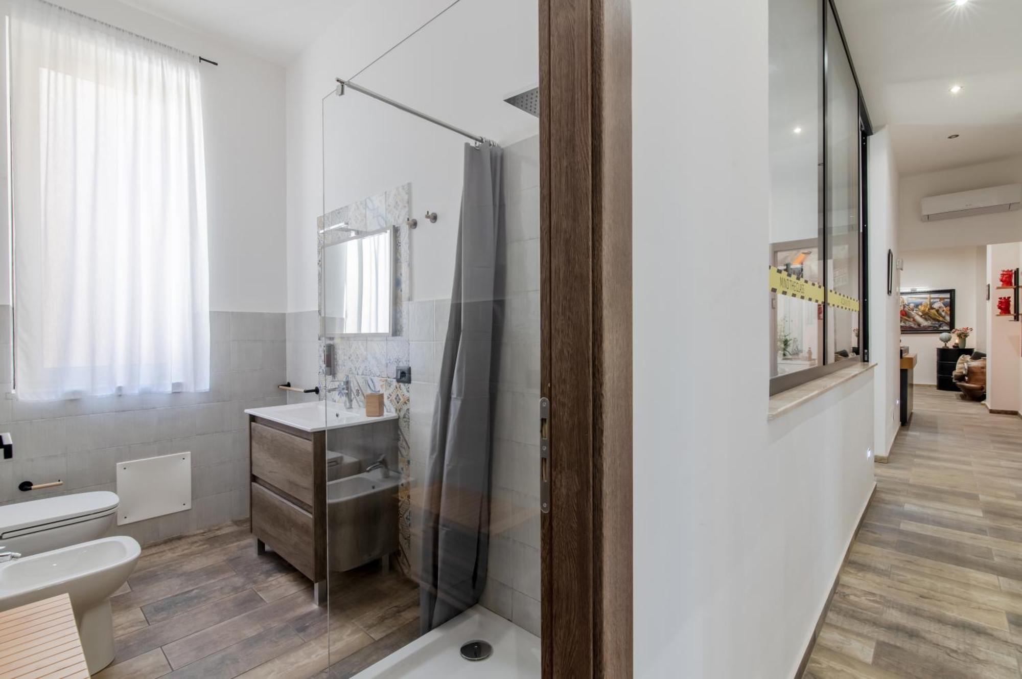 Camera Matrimoniale/Doppia con Letti Singoli con Bagno Privato Esterno