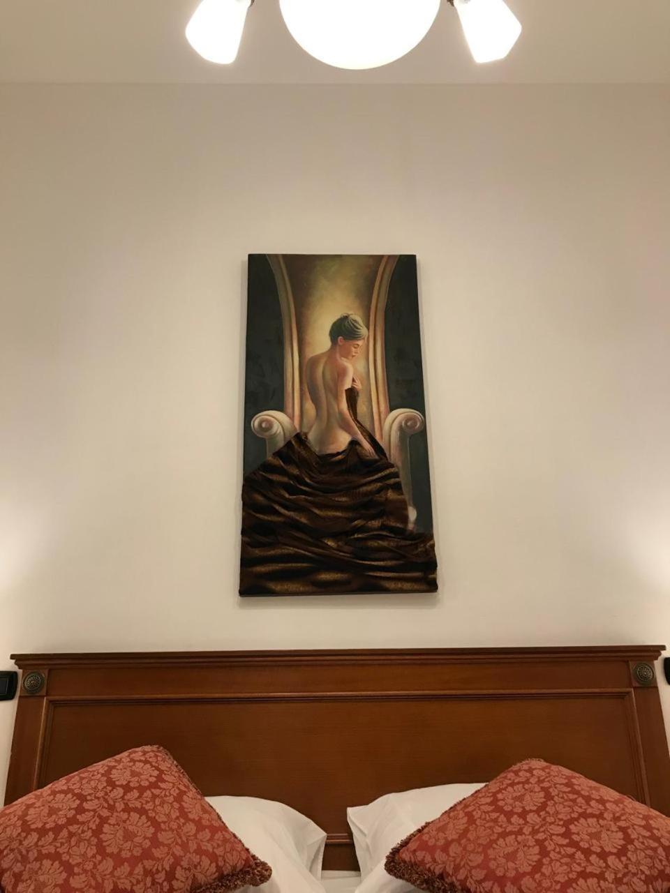 Deluxe Room (2 Adults + 1 Child),1609928847:JPEG