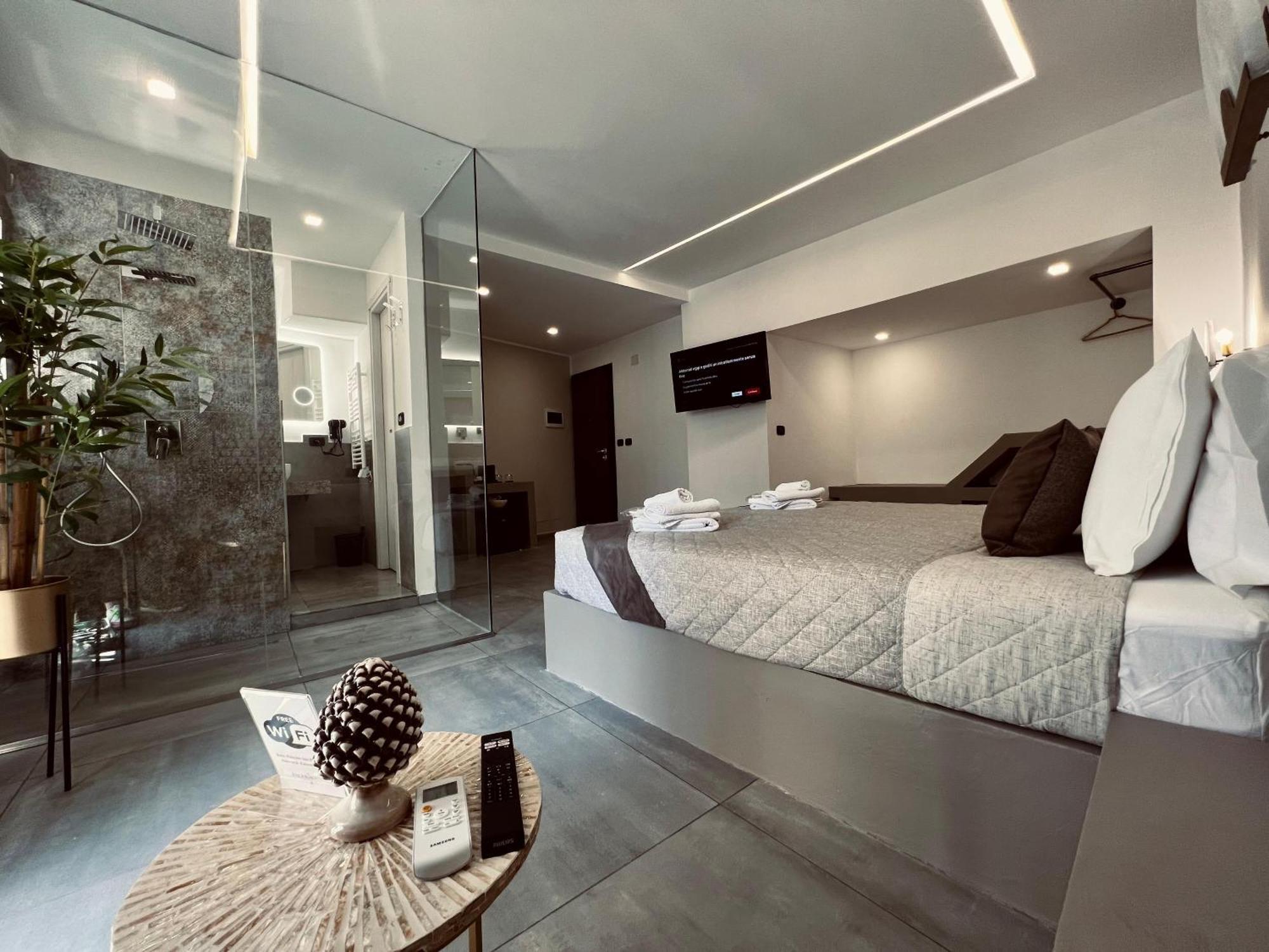 Deluxe King Room,1627981820:JPEG