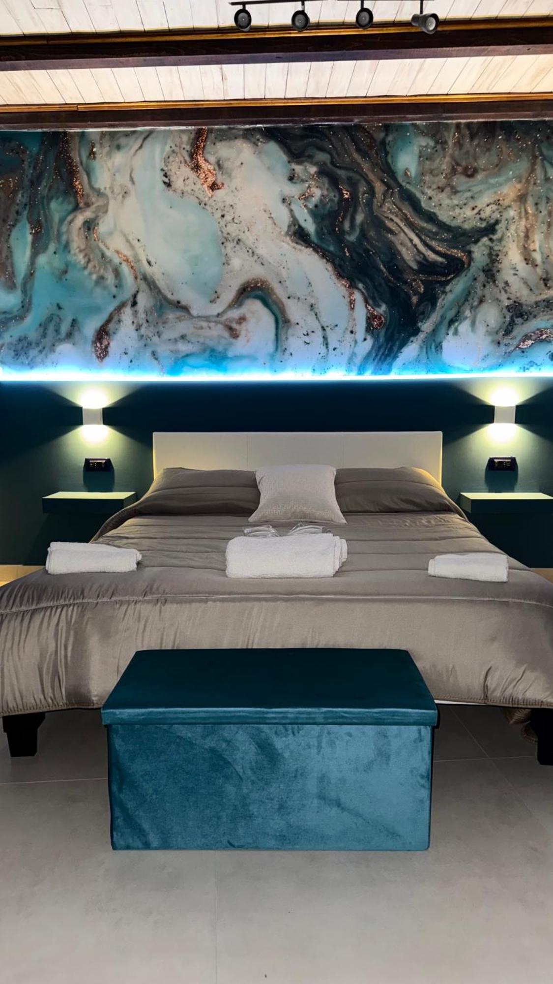 Deluxe Room,1651766853:JPEG