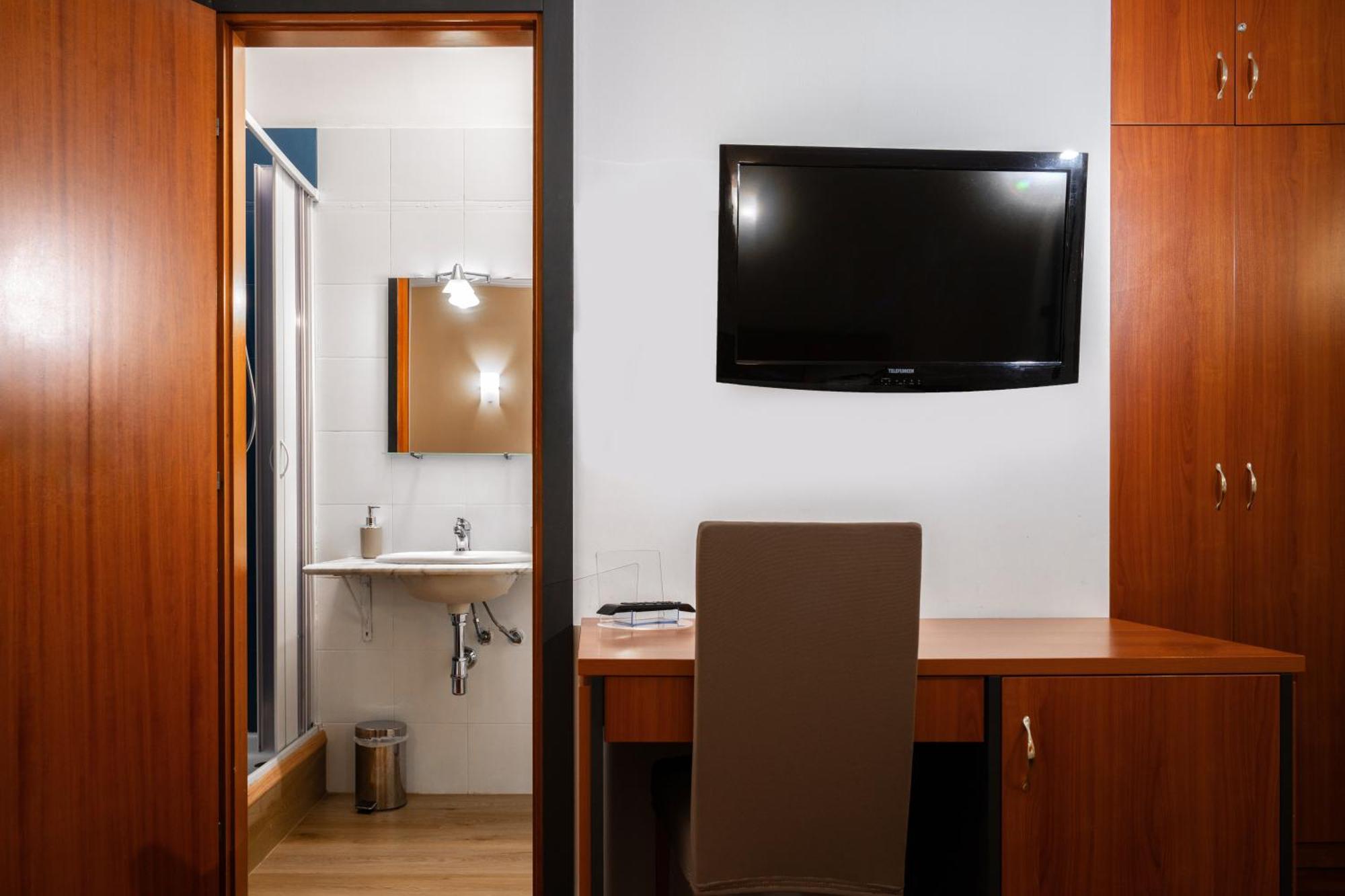 Triple Room Private Bathroom