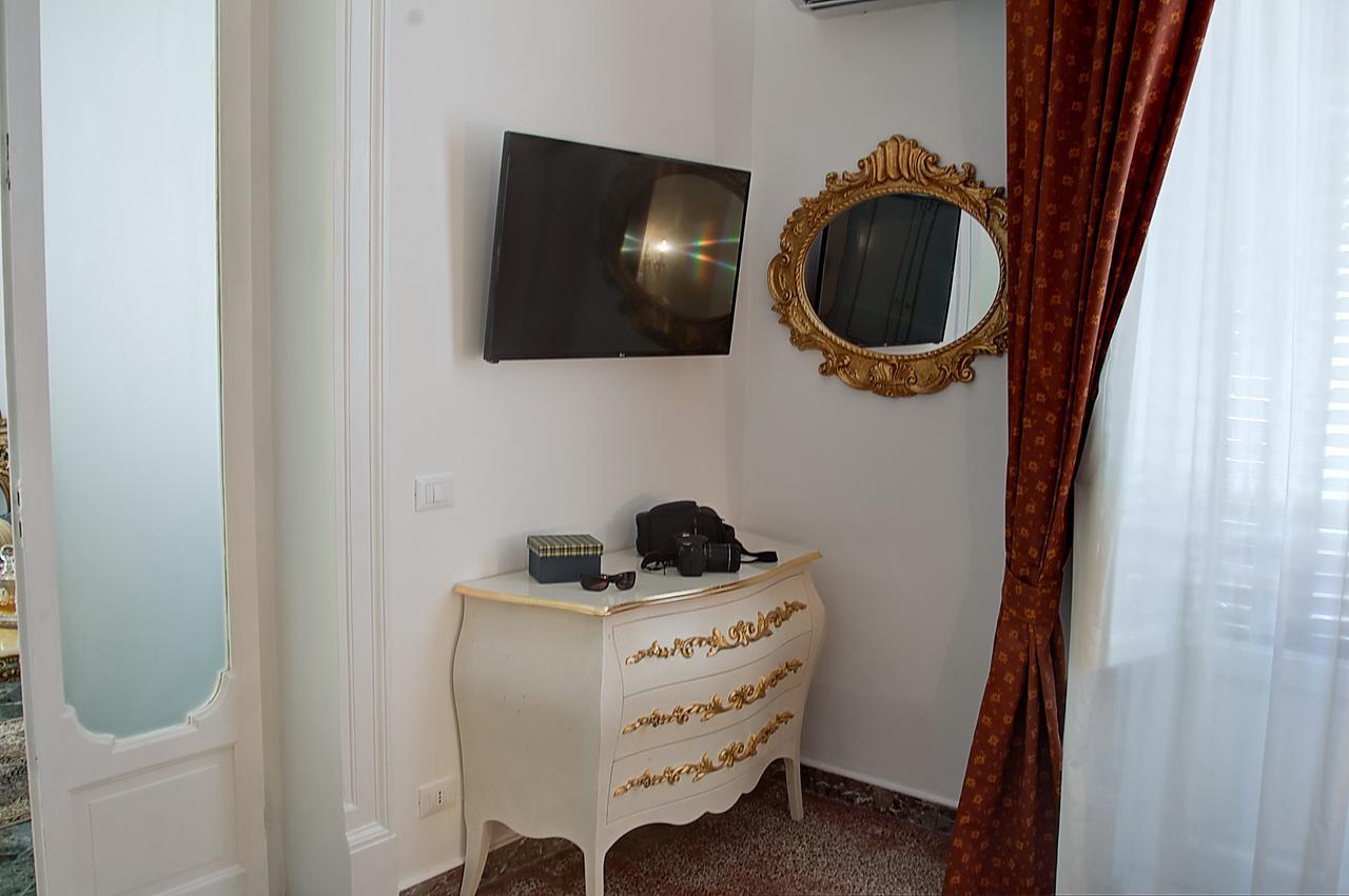 Deluxe Queen Suite