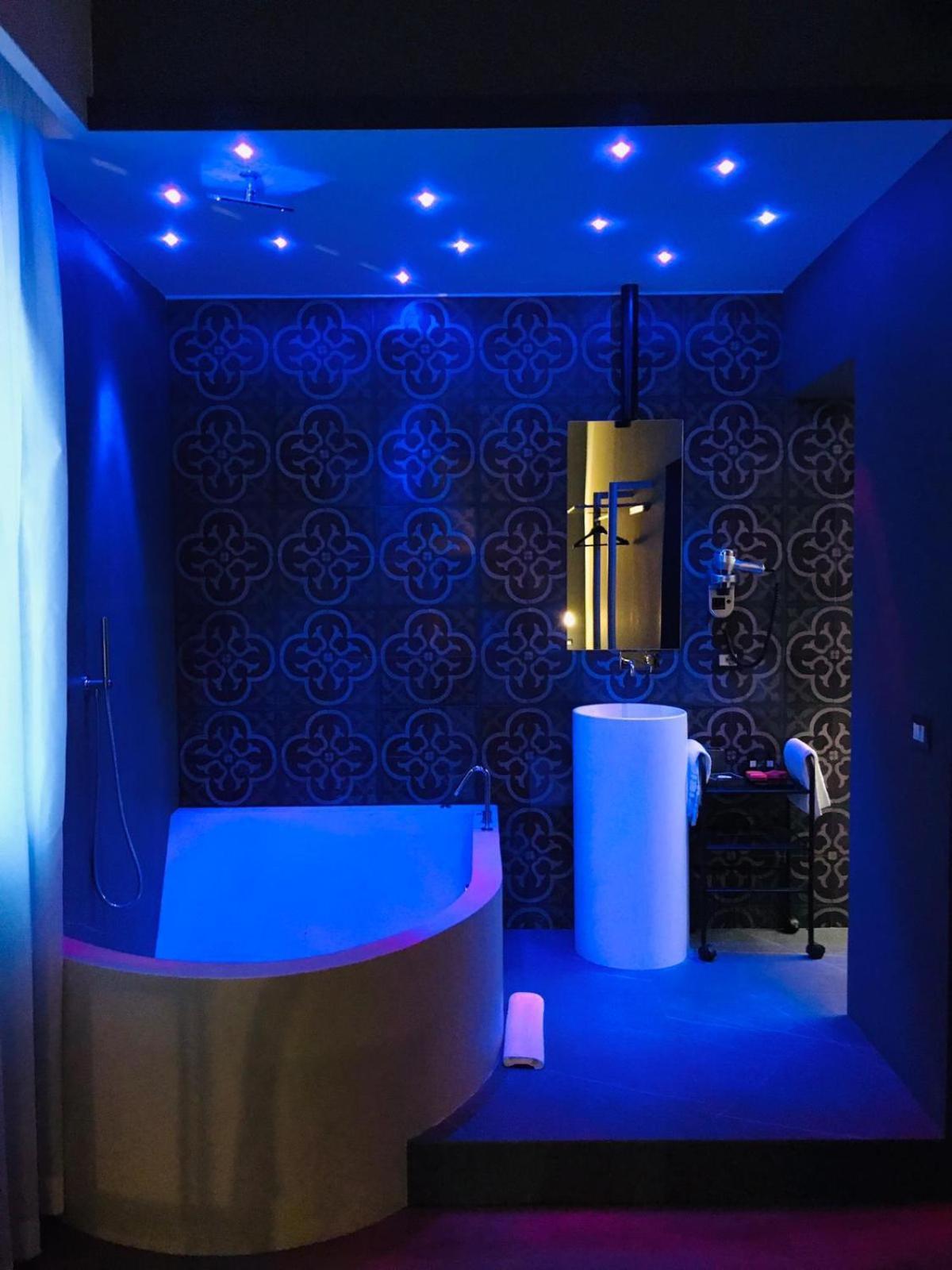 Deluxe Double Room Bath