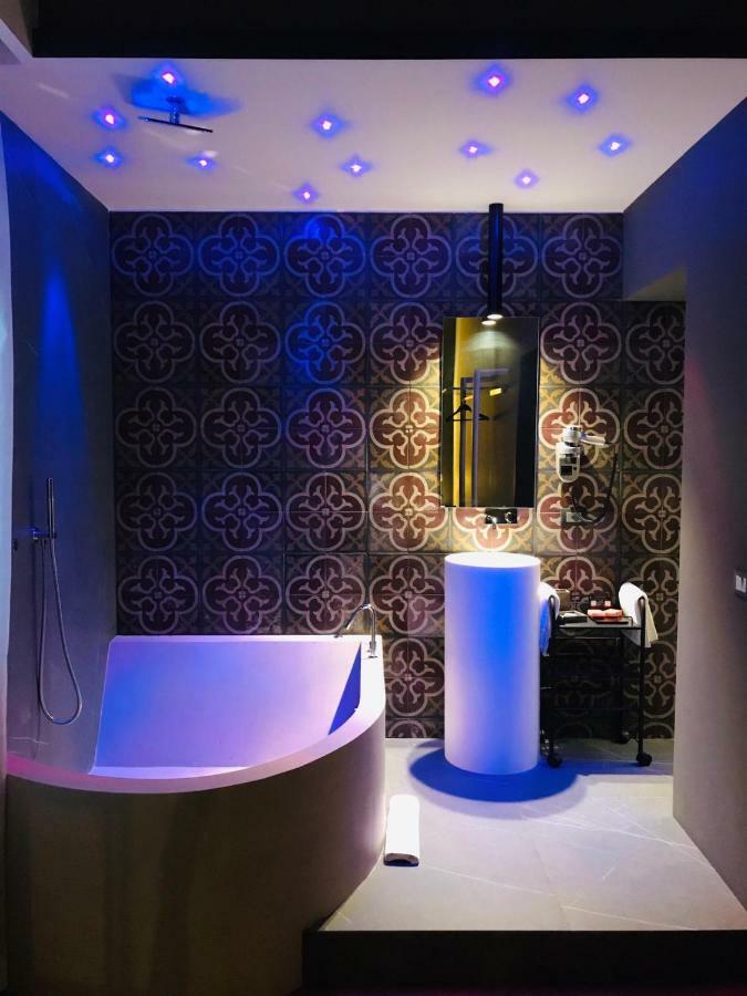 Deluxe Double Room Bath