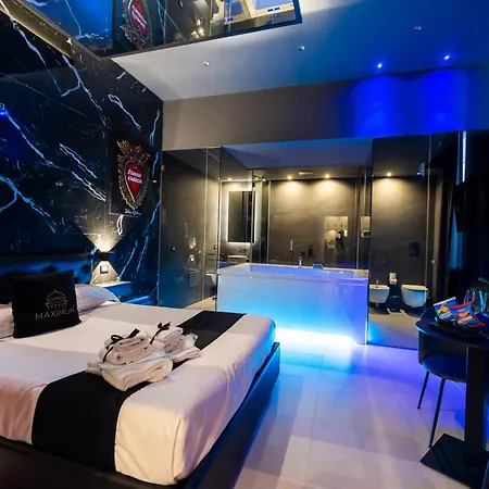 Maximum Suite & Spa-3