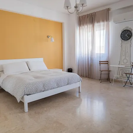 Papillon Bnb-2